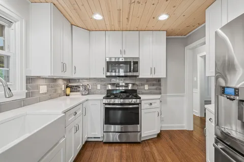 $949,000 | 837 Van Slyke Drive, Fontana, WI 53125