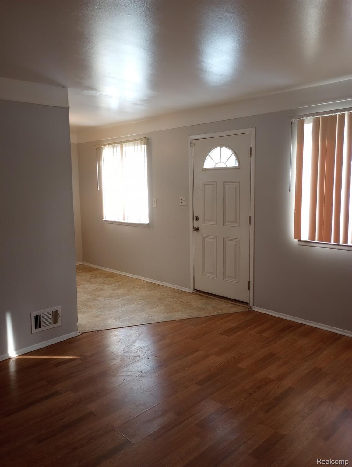 26110 Superior Road Taylor, MI 48180 - Photo 5 of 11 IMG_20220204_155722558.jpg