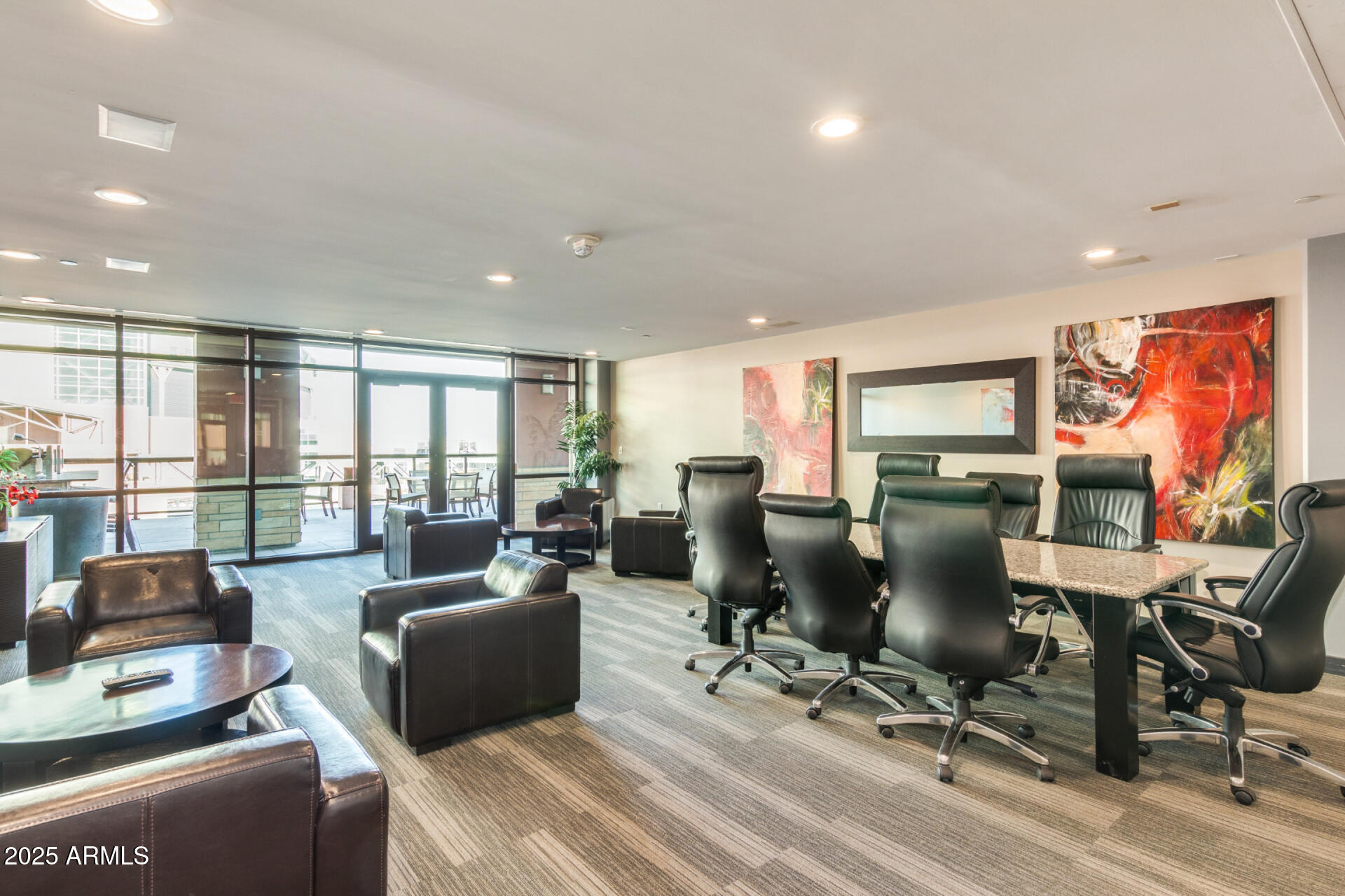 310 South 4th Street, Unit 1902 Phoenix, AZ 85004 - Photo 23 of 37 a view of a livingroom with workspace and a window