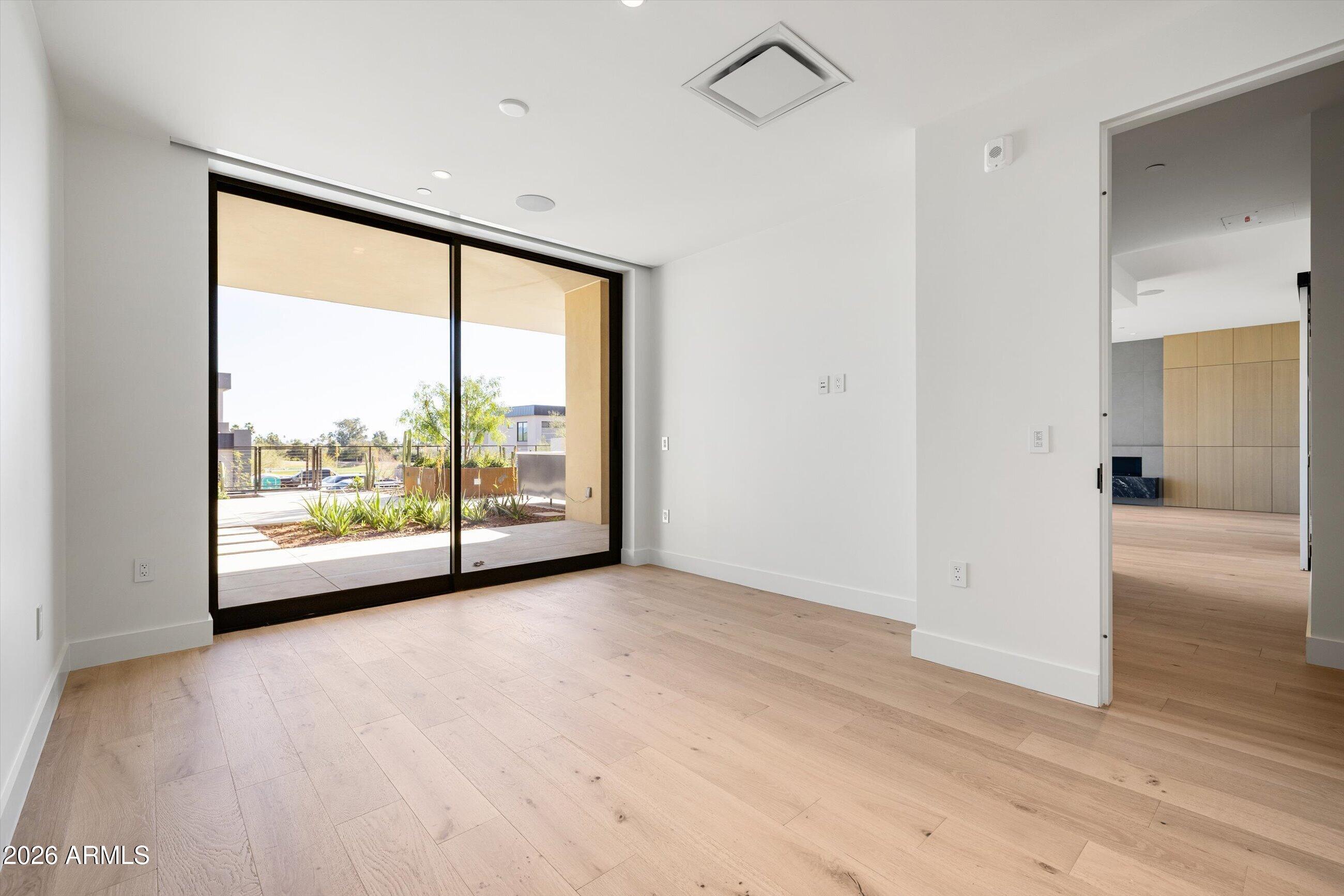 4849 North Camelback Ridge Road, Unit B104 Scottsdale, AZ 85251 - Photo 17 of 41 Primary Suite