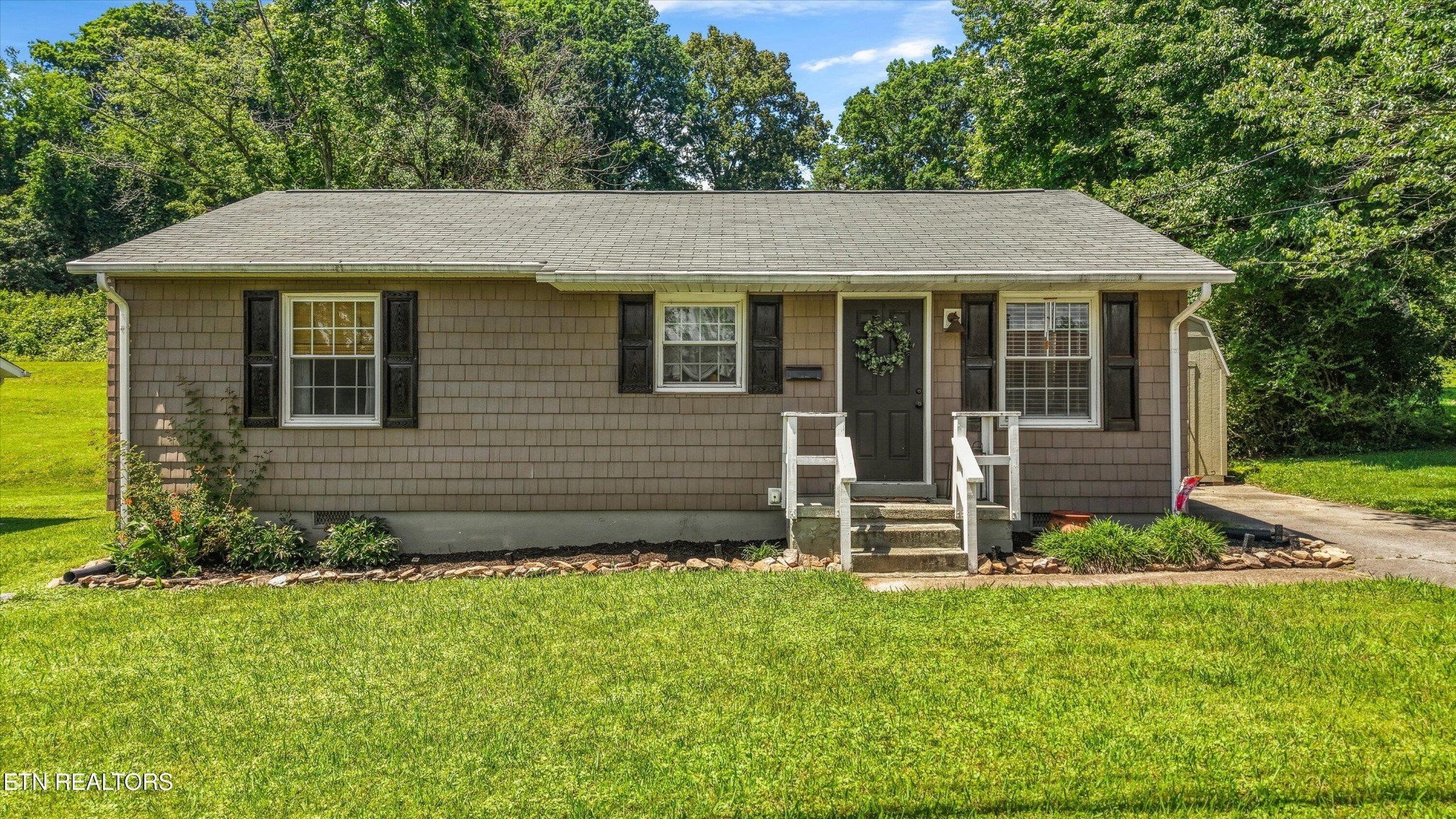 636 Robertsville Road Oak Ridge, TN 37830 - Photo 1 of 32