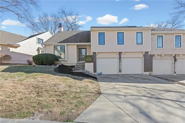 $350,000 | 12521 West 85th Terrace, Lenexa, KS 66215