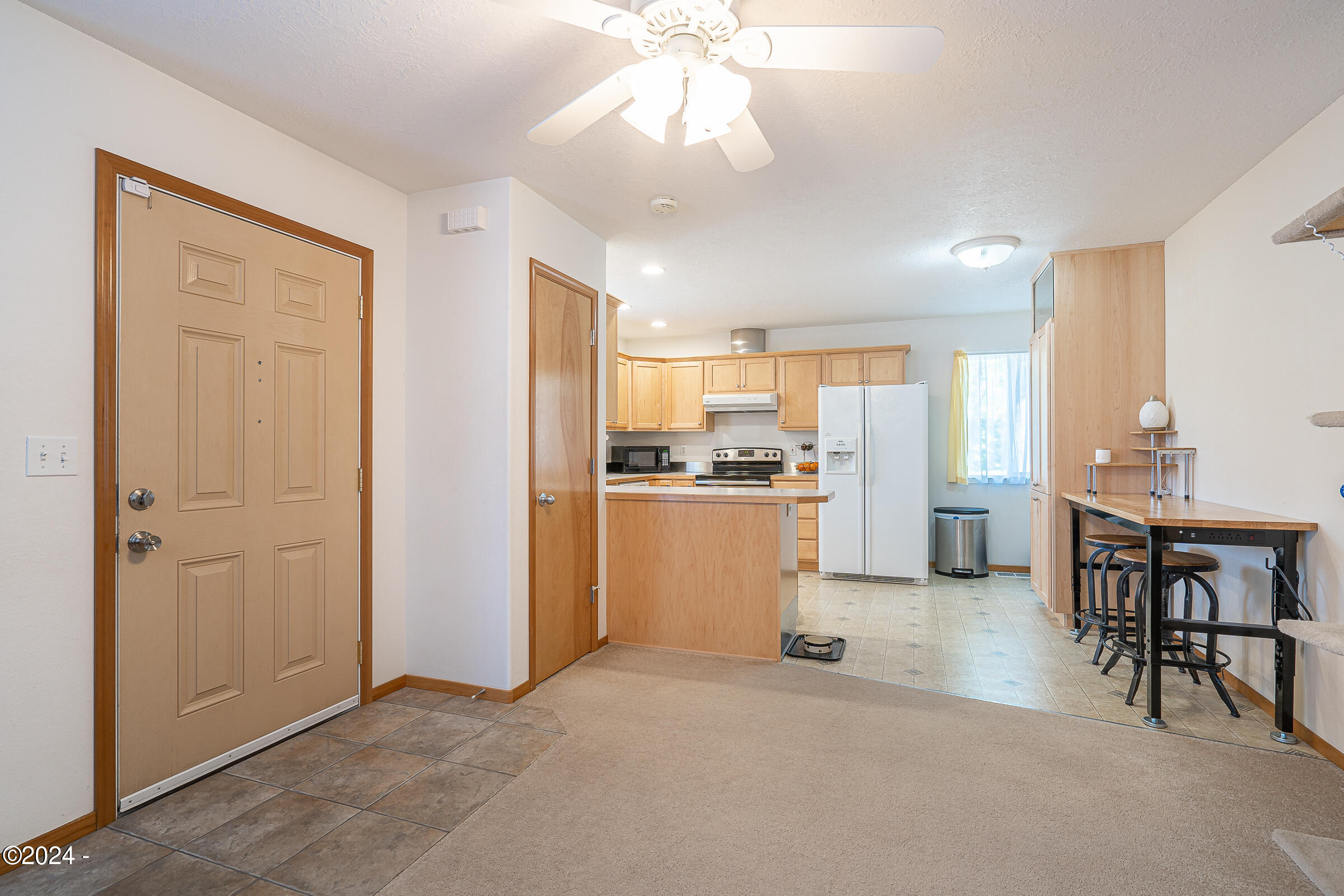 2364 North North Bank Road Otis, OR 97368 - Photo 15 of 30 Entry to Kitchen