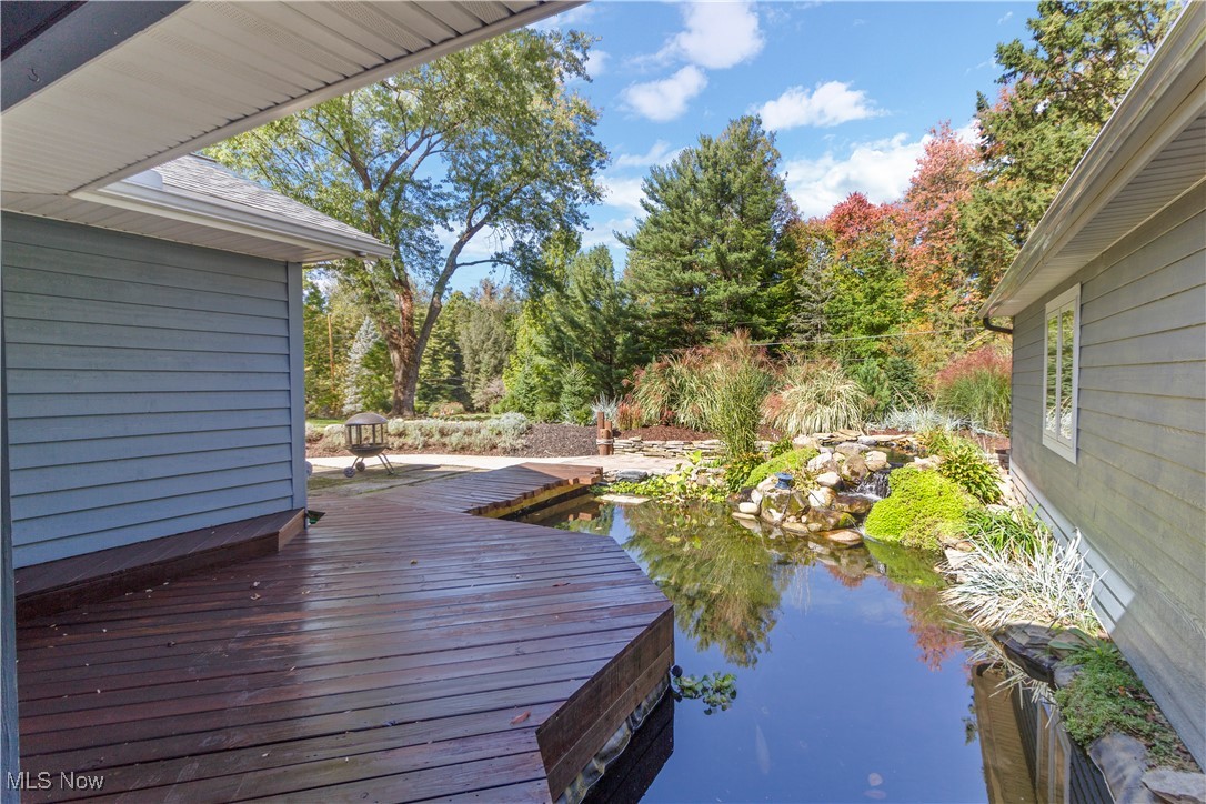 4694 Heather Hills Road Akron, OH 44333 - Photo 30 of 32 View of wooden deck