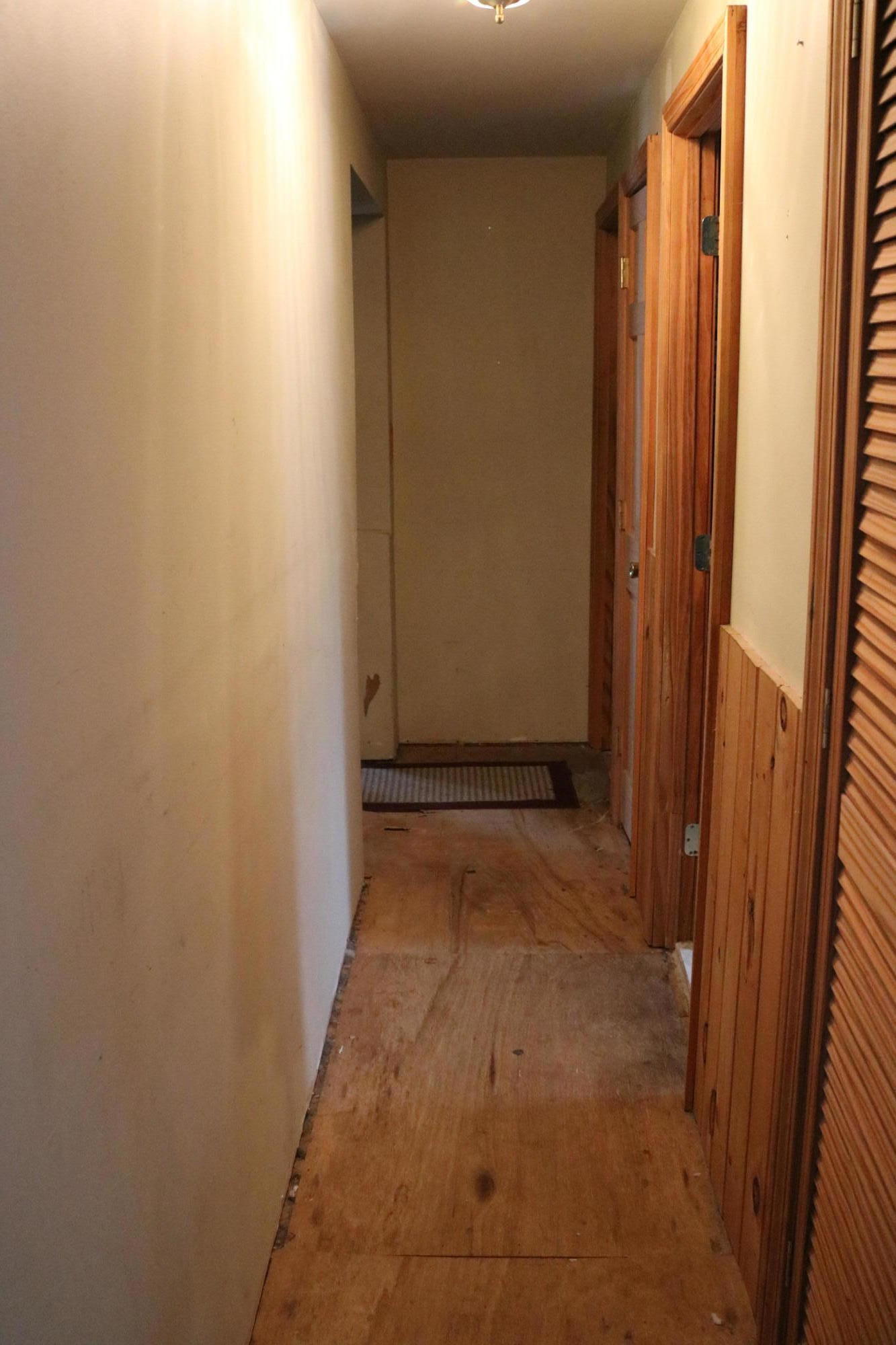 29 F F Sanborn Road Sabattus, ME 04280 - Photo 15 of 16 Hallway