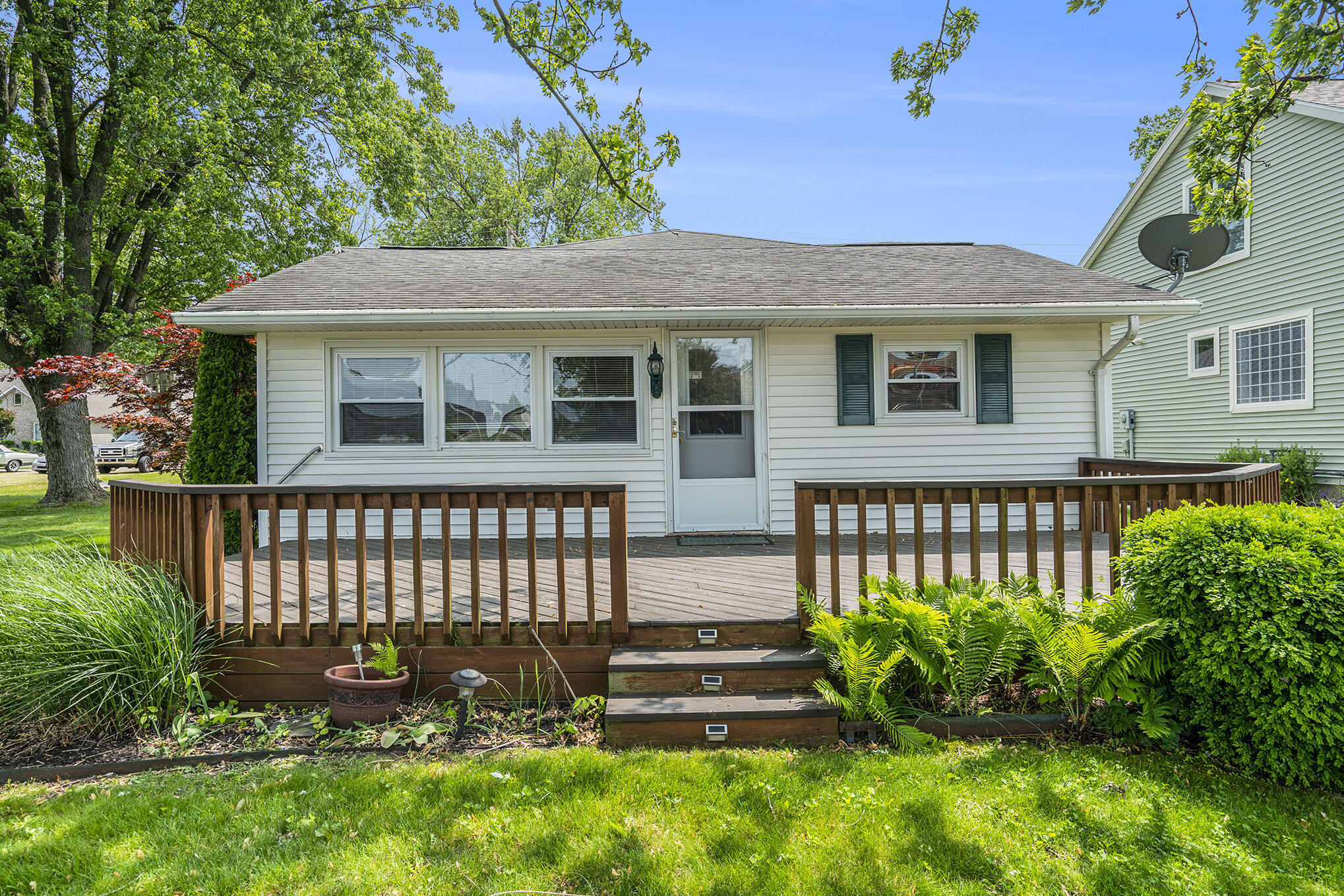 8056 East North Road Syracuse, IN 46567 - Photo 23 of 38 2038x1359