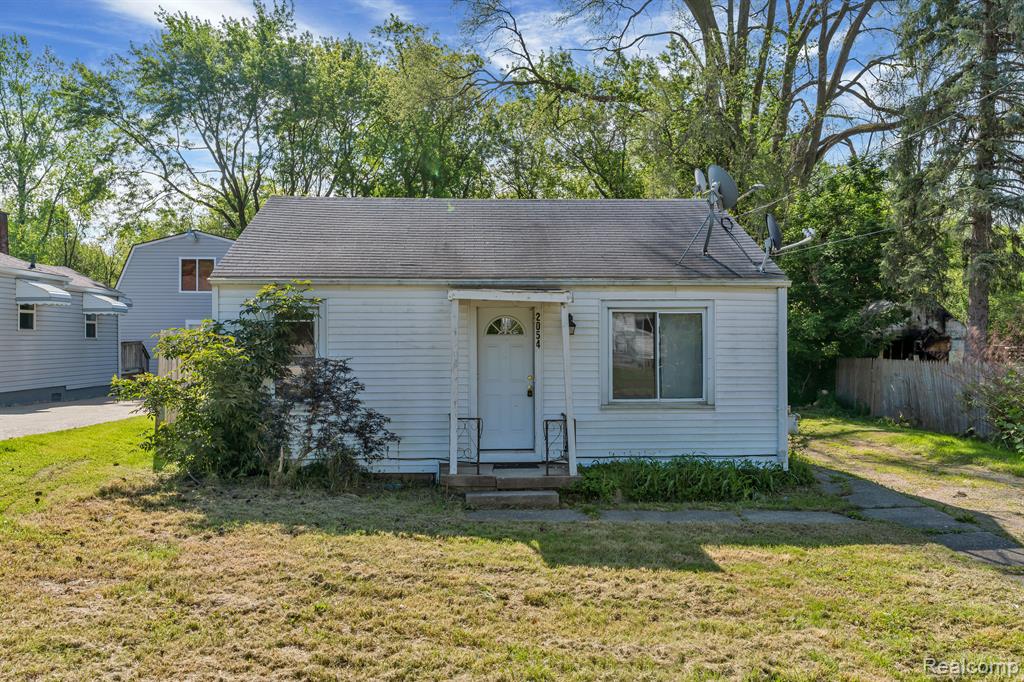 2054 Lavelle Road Flint, MI 48504 - Photo 2 of 18 Gallery Image 2