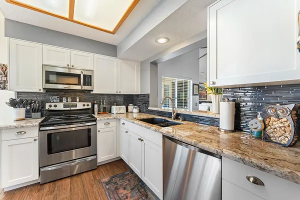 $384,900 | 188 Torrey Pine Drive, Palm Desert, CA 92211