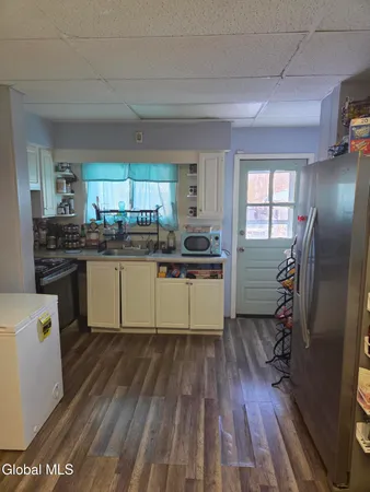 $189,900 | 214 6th Avenue, Watervliet, NY 12189
