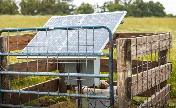 $675,000 | 2 Farm Road, Crane, MO 65633