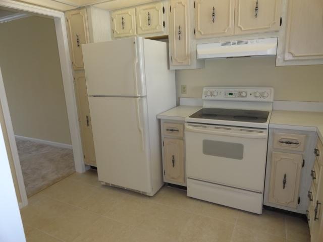 769 Jeffery Street, Unit 2304 Boca Raton, FL 33487 - Photo 5 of 10 KITCHEN