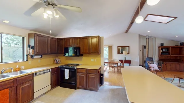 $530,000 | 21 School Street, Boylston, MA 01505