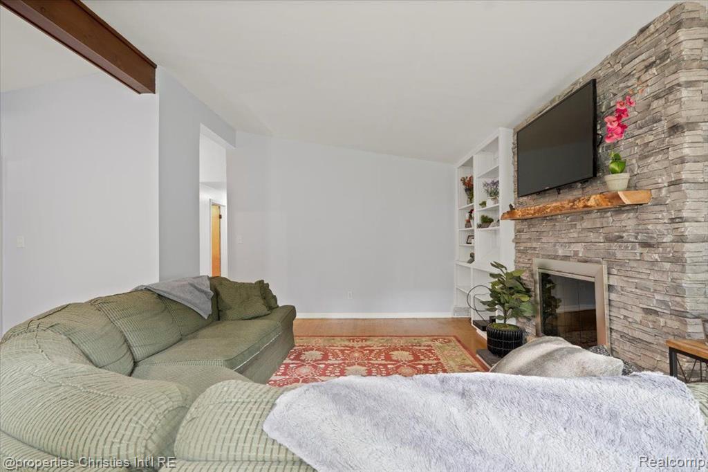 29780 Fall River Road Southfield, MI 48076 - Photo 23 of 38