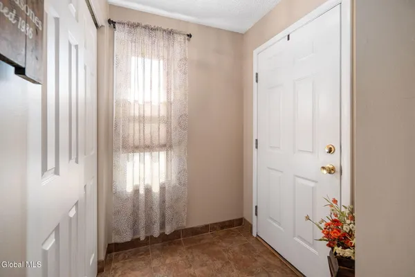 $229,900 | 1701 Cambridge Manor Drive, Scotia, NY 12302