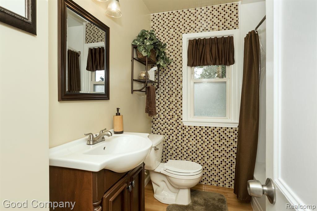 2427 Columbia Road Berkley, MI 48072 - Photo 15 of 38 Gallery Image 15