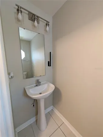 $2,100 | 4630 Ashburn Square Drive, Tampa, FL 33610