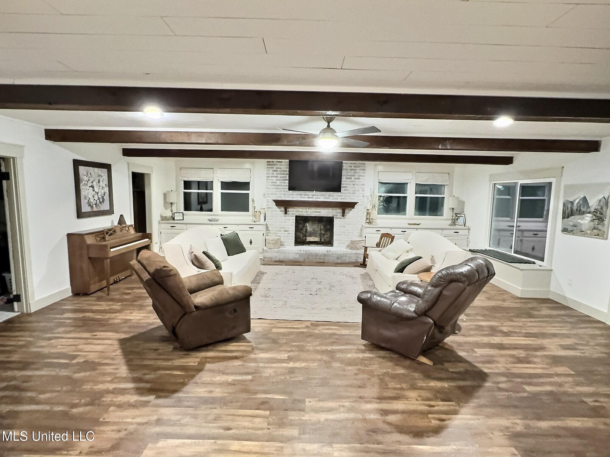 8280 Star Landing Road Lake Cormorant, MS 38641 - Photo 8 of 31 Great Room