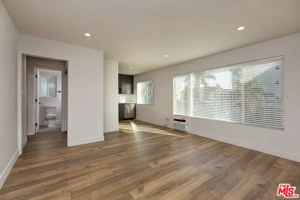 $1,495 | 845 South Kenmore Avenue, Unit 201, Los Angeles, CA 90005