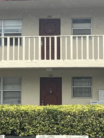 $1,250 | 21 Abbey Lane, Unit 104, Delray Beach, FL 33446