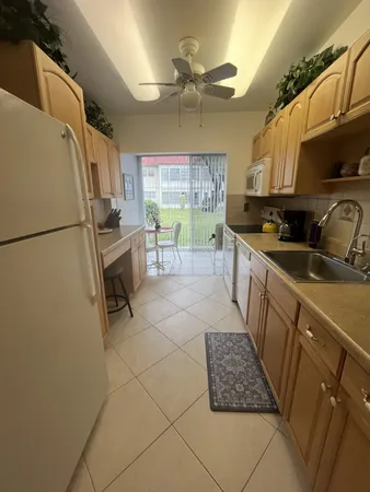$1,250 | 21 Abbey Lane, Unit 104, Delray Beach, FL 33446