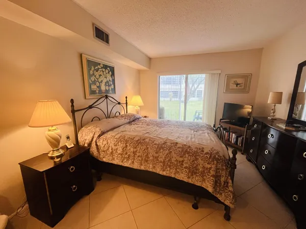 $1,250 | 21 Abbey Lane, Unit 104, Delray Beach, FL 33446