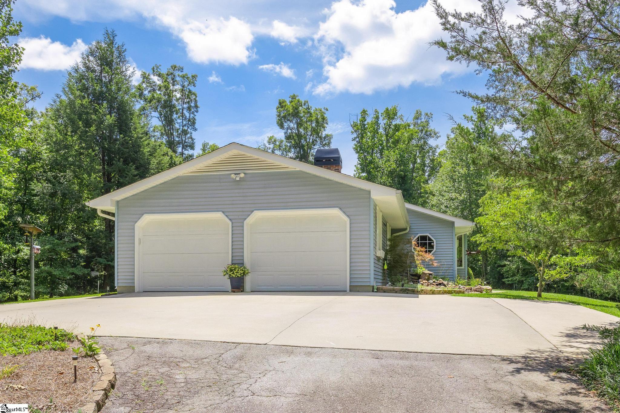 1318 Earls Bridge Road Easley, SC 29640 - Photo 3 of 34