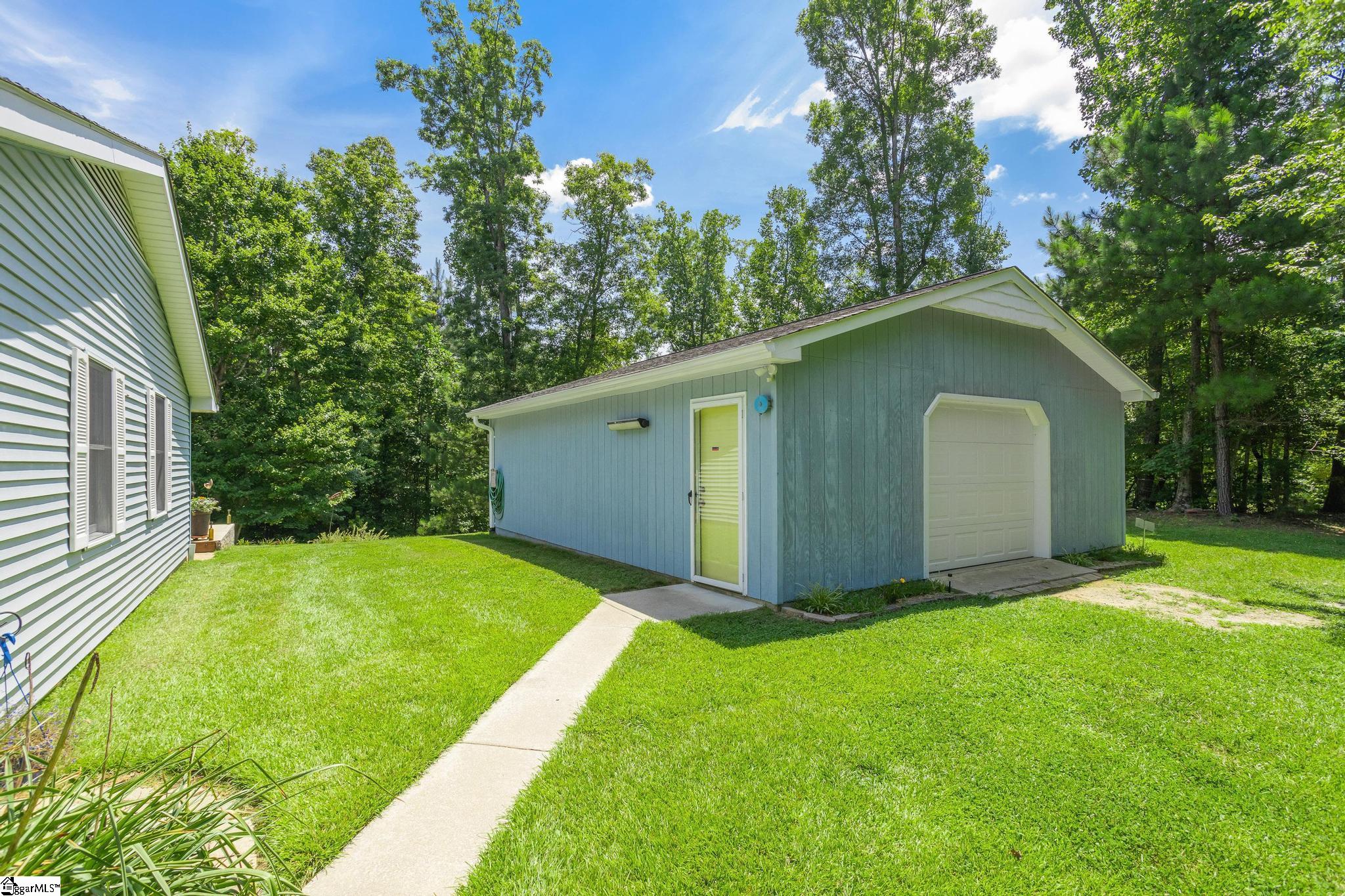 1318 Earls Bridge Road Easley, SC 29640 - Photo 5 of 34