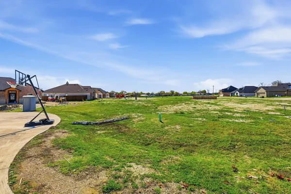 $65,000 | 406 Lora Sue Court, Italy, TX 76651