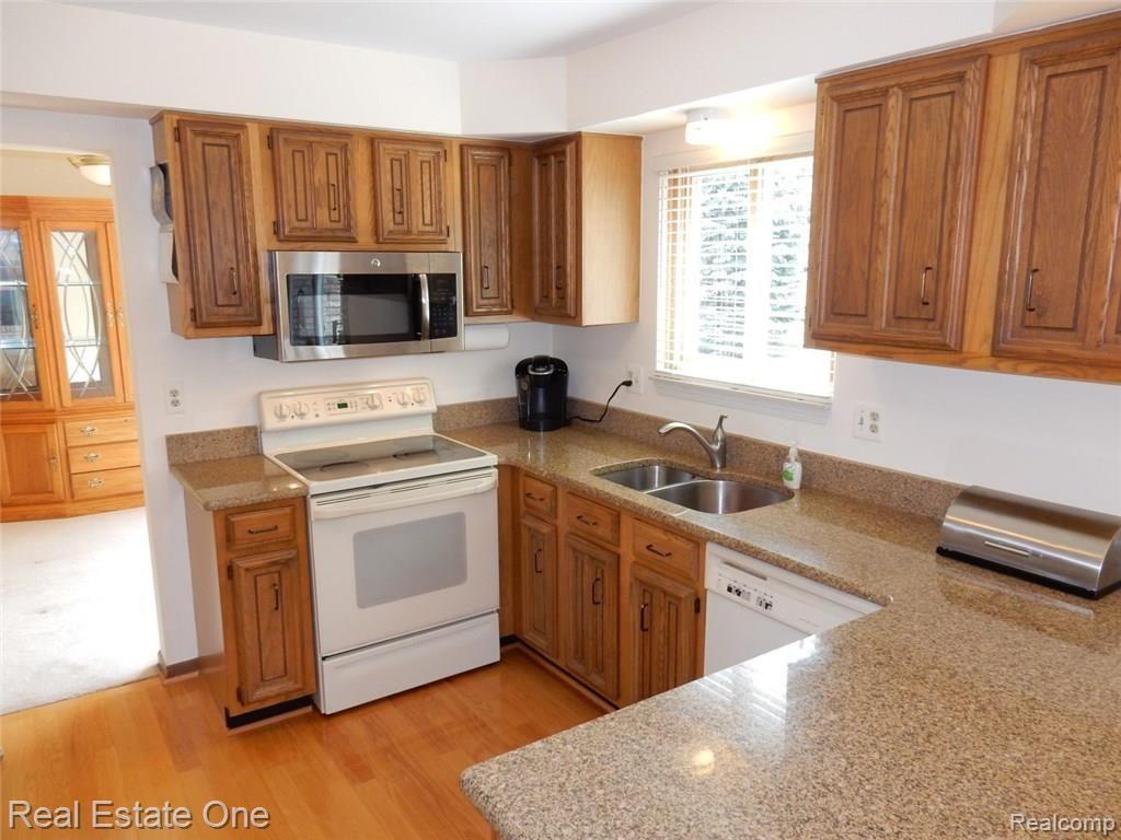 745 Lion Street Rochester Hills, MI 48307 - Photo 22 of 80
