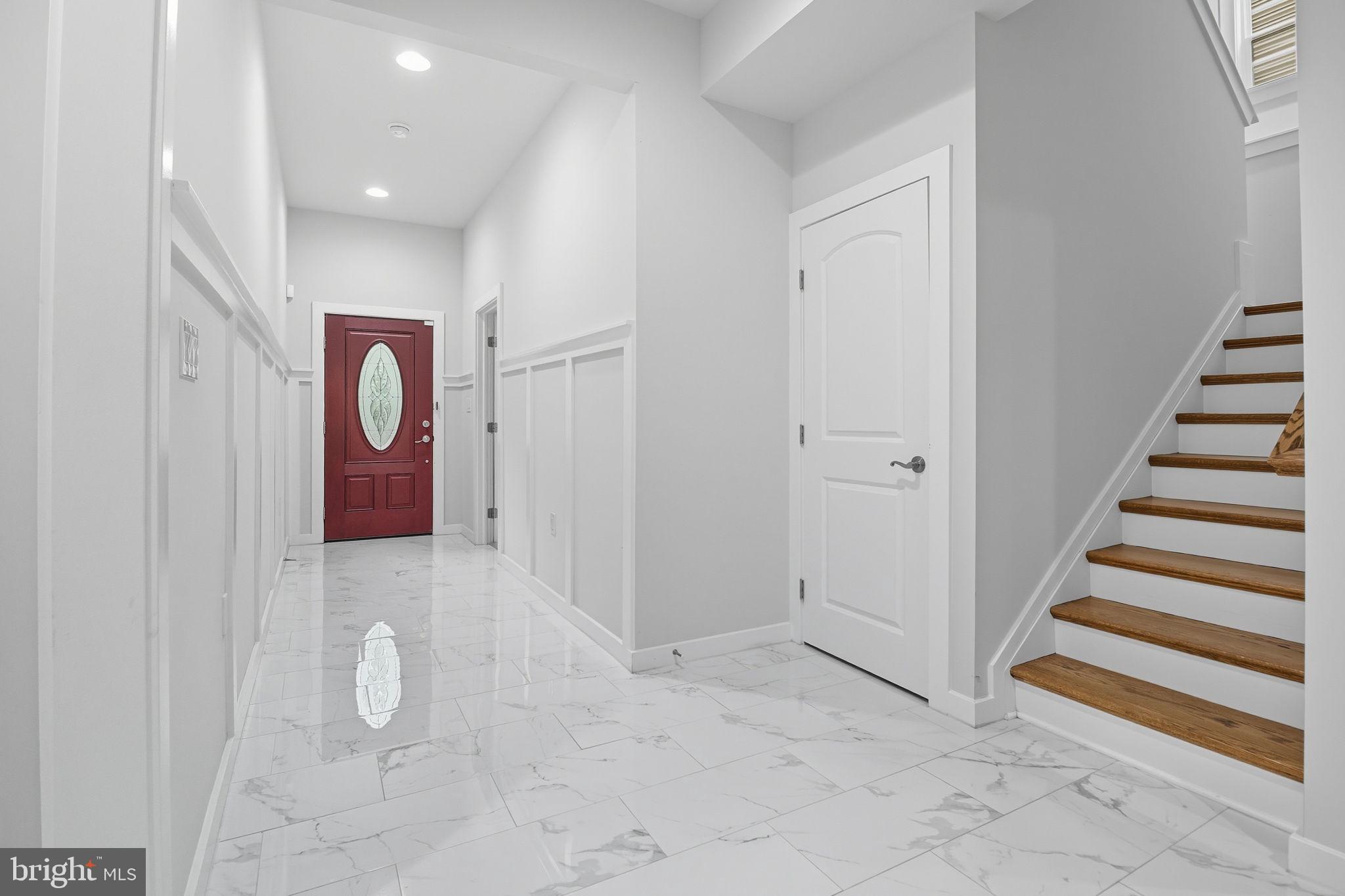 18518 Old Triangle Road Triangle, VA 22172 - Photo 4 of 39 a view of entryway