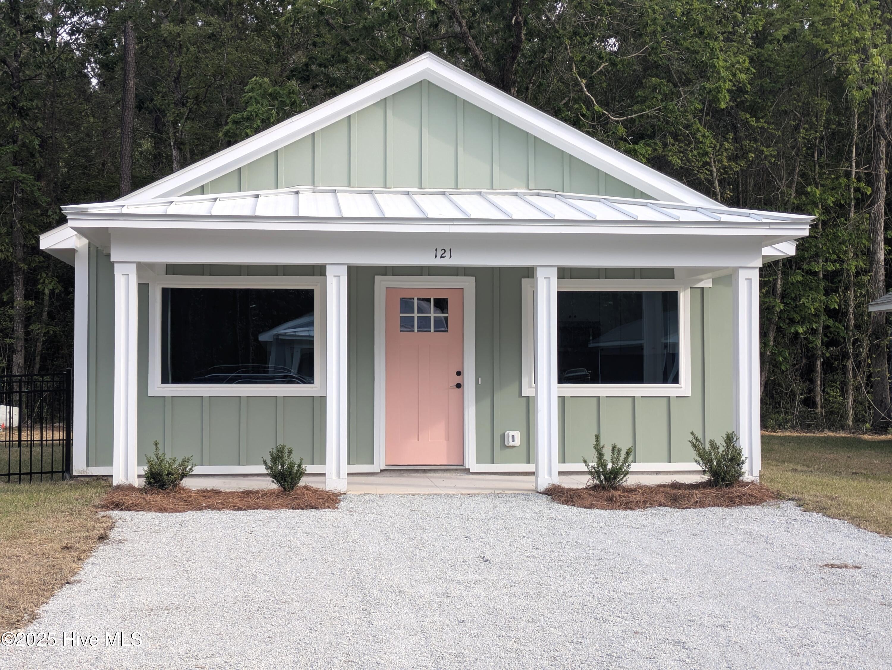 165 Long Pond Loop Swansboro, NC 28584 - Photo 31 of 50 3 PXL_20250422_213529674