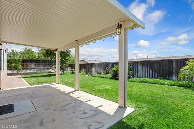 a front view of house with yard
