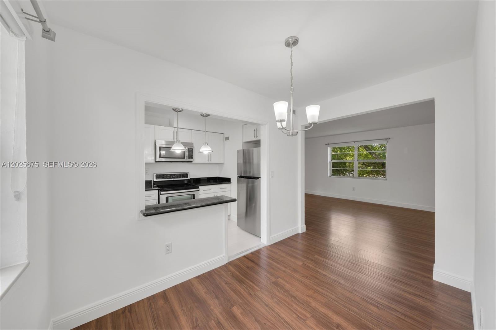 5605 Southwest 80th Street, Unit 10D Miami, FL 33143 - Photo 14 of 43 Spacious living & dining spaces