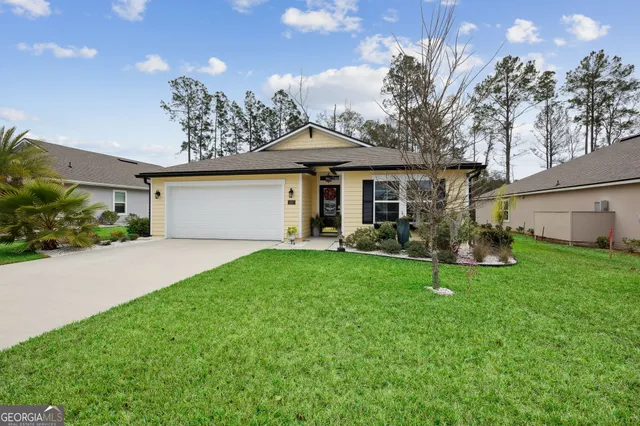 a view of a house with a backyard