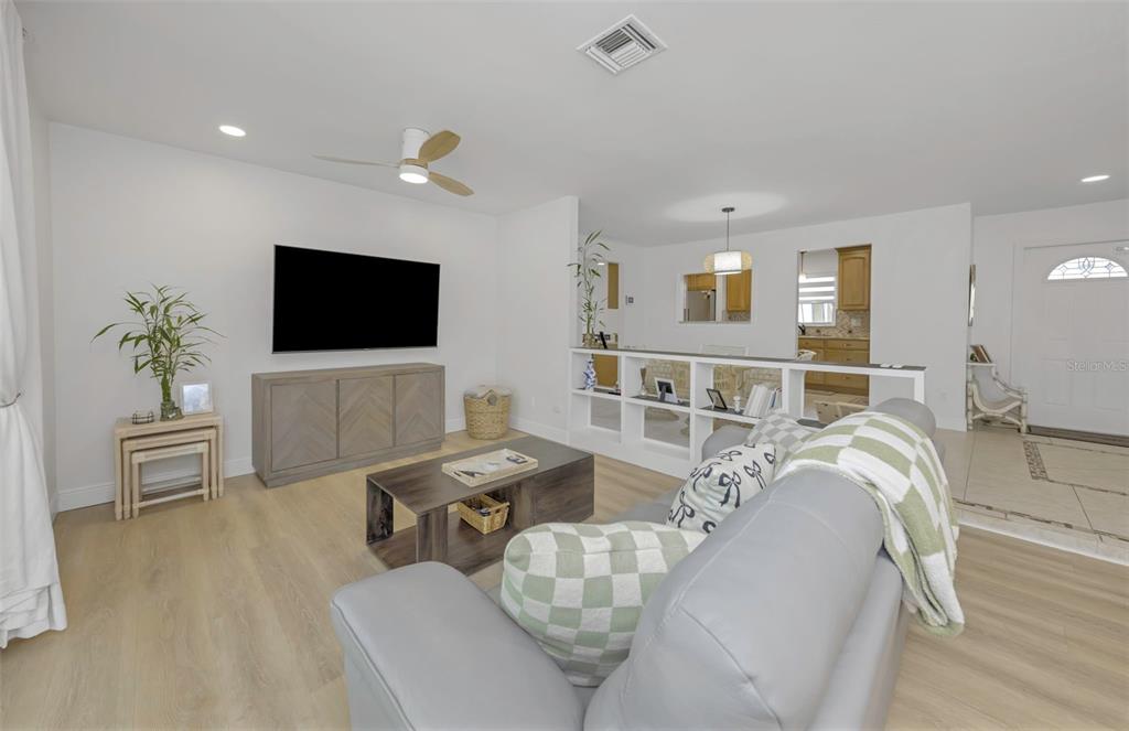 8909 118th Way Seminole, FL 33772 - Photo 11 of 45
