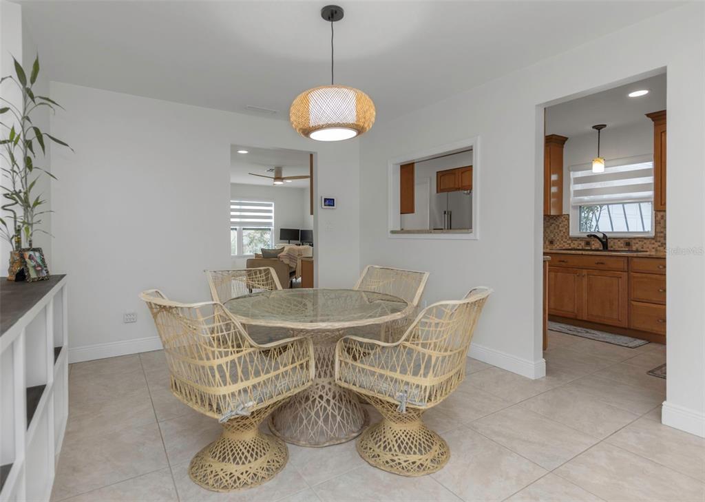 8909 118th Way Seminole, FL 33772 - Photo 9 of 45