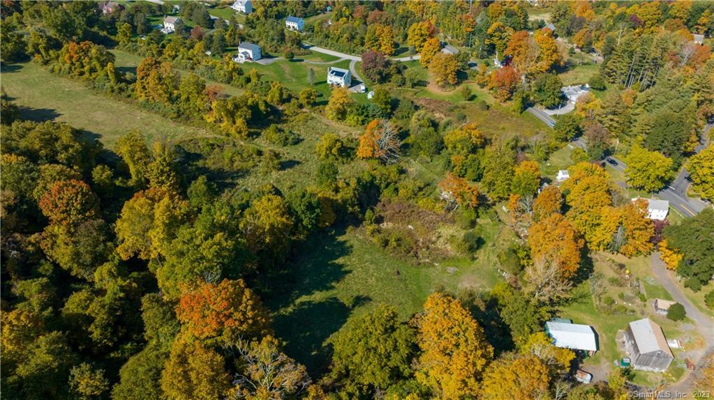 81 Currituck Road Newtown, CT 06470 - Photo 2 of 40