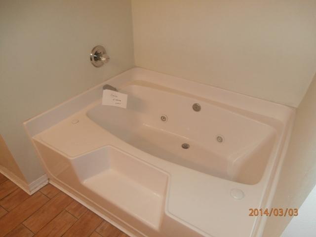 43 Beacon Way Santa Rosa Beach, FL 32459 - Photo 9 of 19 a bathroom with a bathtub