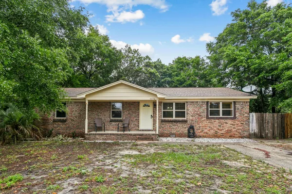 $2,200 | 4572 Kelly Lane, Gulf Breeze, FL 32563