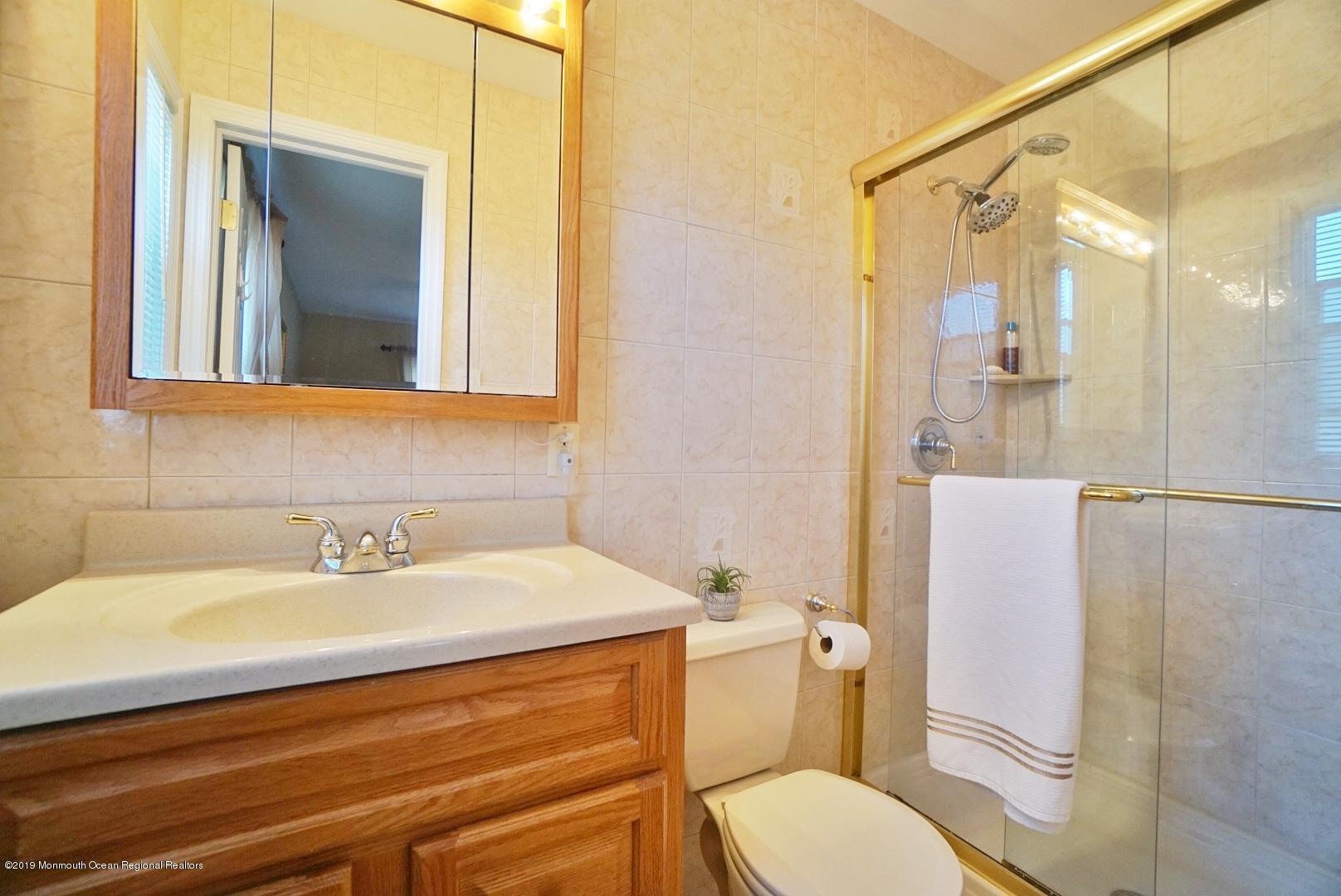 3 Robinson Road Morganville, NJ 07751 - Photo 27 of 45 masterbath2