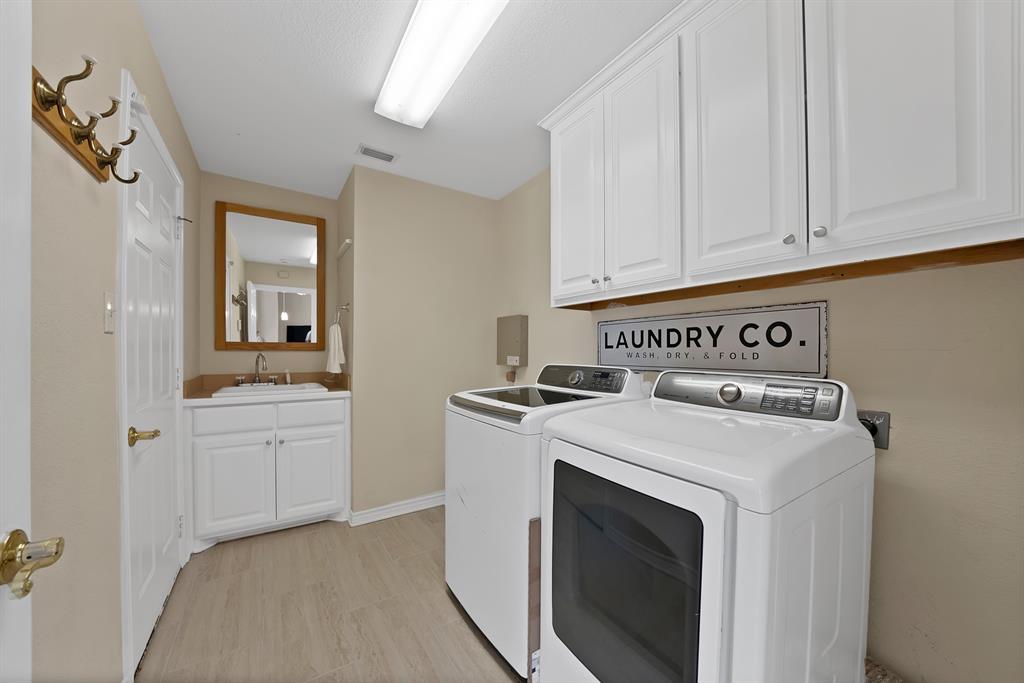 11692 Foutch Road Pilot Point, TX 76258 - Photo 31 of 40 a utility room with dryer and washer