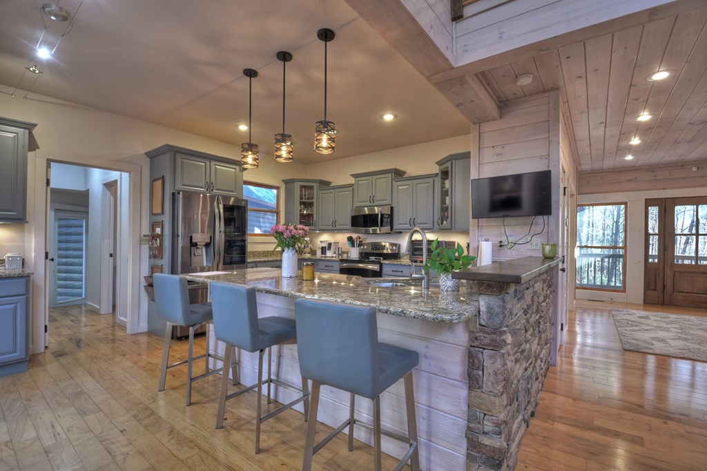 90 Twin Lakes Road Blue Ridge, GA 30513 - Photo 15 of 39