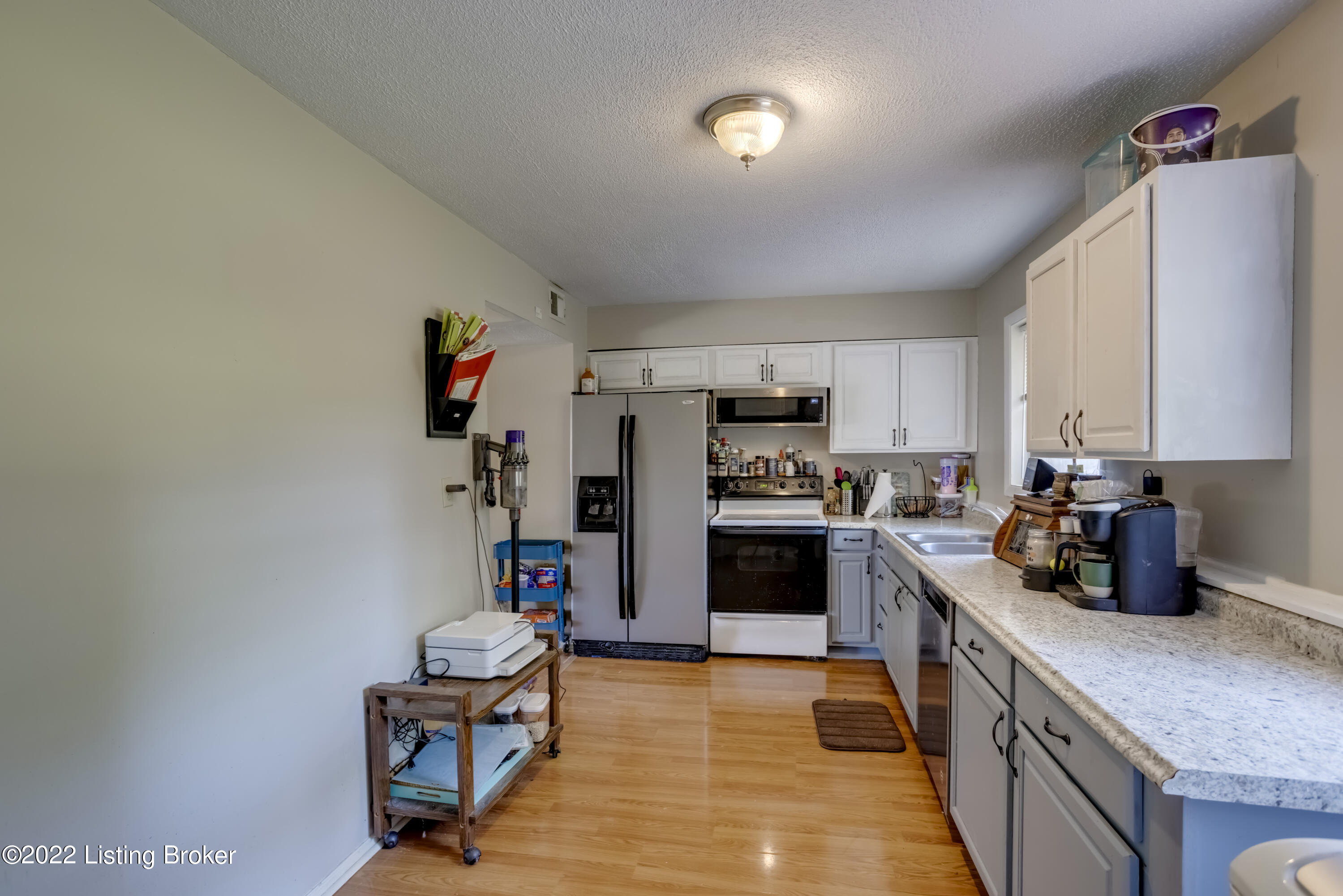146 Valley Road Louisville, KY 40229 - Photo 8 of 25 20220520-2Y0A6225-A
