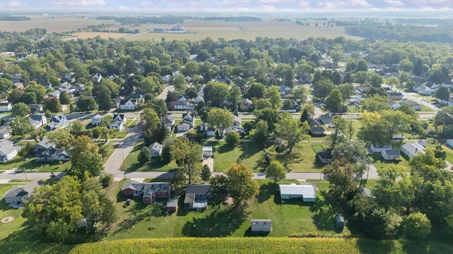 $318,500 | 404 Sherwood Avenue, Three Oaks, MI 49128