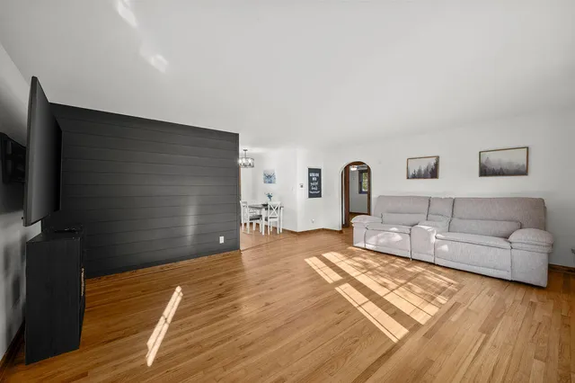 $318,500 | 404 Sherwood Avenue, Three Oaks, MI 49128