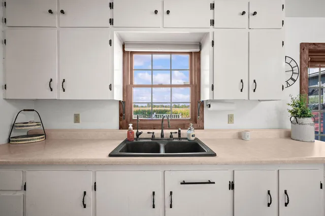 $318,500 | 404 Sherwood Avenue, Three Oaks, MI 49128