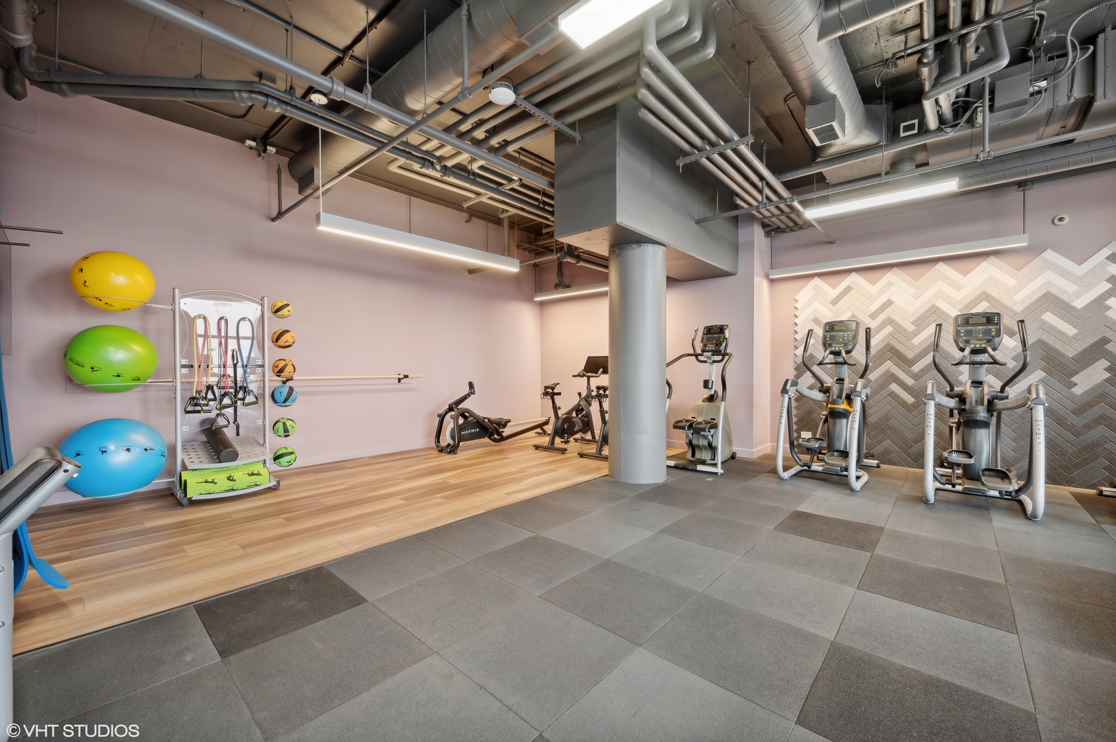 1530 South State Street, Unit 628 Chicago, IL 60605 - Photo 26 of 30 a view of a room with gym equipment