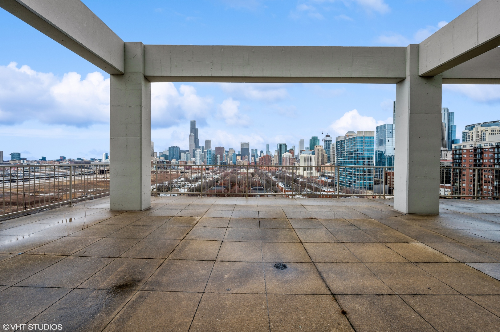 1530 South State Street, Unit 628 Chicago, IL 60605 - Photo 27 of 30 a view of a terrace