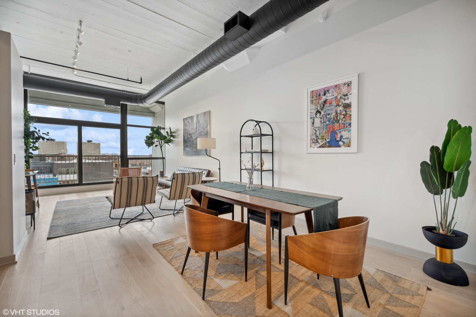 1530 South State Street, Unit 628 Chicago, IL 60605 - Photo 3 of 30 a view of a livingroom with furniture and a potted plant