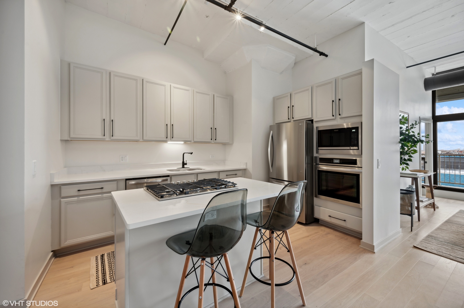 1530 South State Street, Unit 628 Chicago, IL 60605 - Photo 5 of 30 a kitchen with stainless steel appliances a stove a refrigerator and a refrigerator